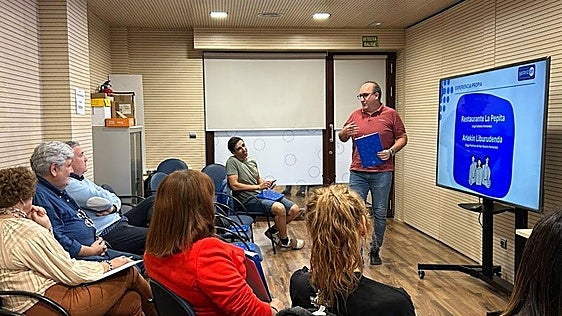 La conciliación en los negocios locales de Vitoria es una realidad invisible que exige «más apoyo institucional»