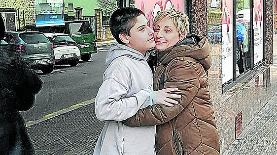 Escolares vizcaínos con autismo denuncian que les han dejado sin monitores para el transporte a los colegios