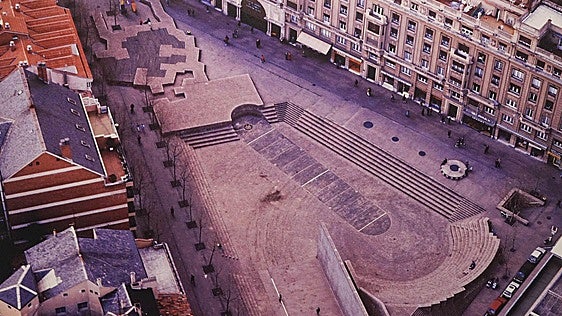Plaza de los Fueros: un espacio y unos tiempos