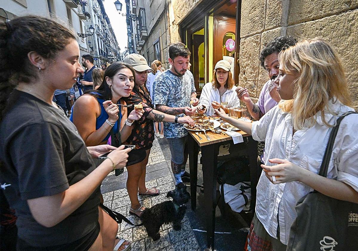 El turista nacional viene por la comida y el internacional a visitar las capitales