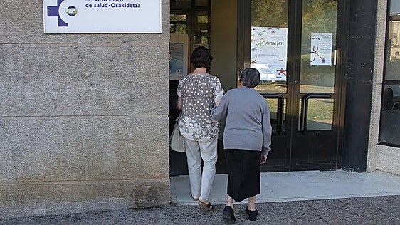 Llodio lanza un programa piloto de acompañamiento a mayores de 80 años