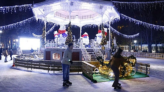 Vuelve a Vitoria un clásico navideño: la pista de hielo de La Florida... pero sin tobogán