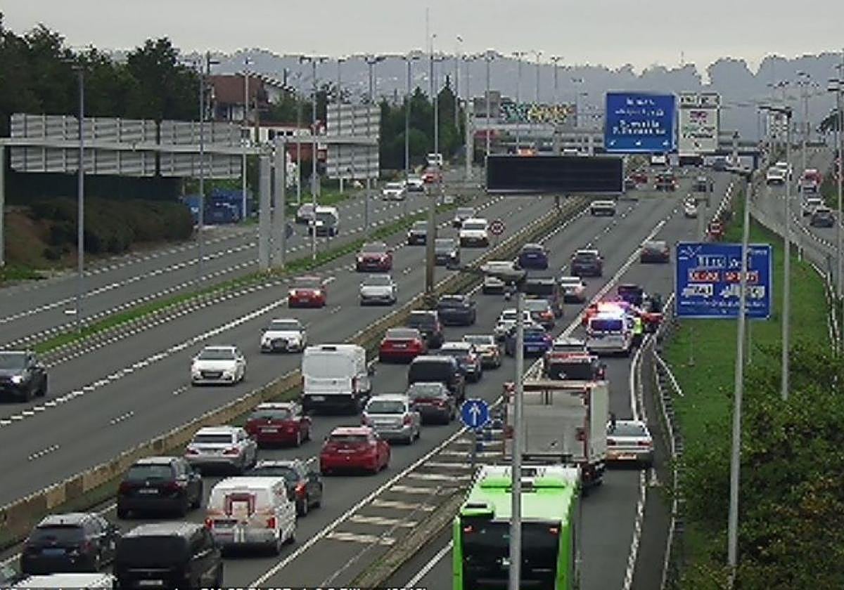 Retenciones en la Avanzada por un accidente en Erandio