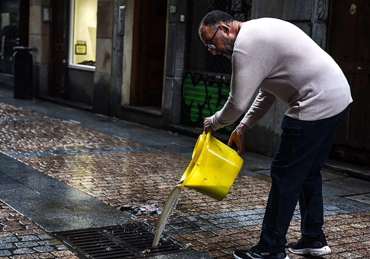 El Ayuntamiento de Bilbao: «Ninguna red de ninguna ciudad está dimensionada para periodos extremos de lluvia»