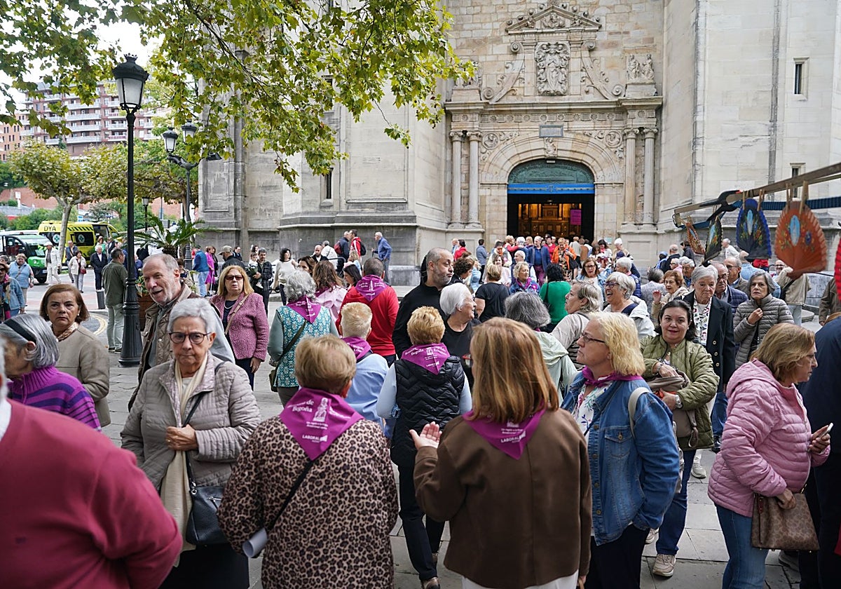 Begoña vive su gran día con una romería multitudinaria