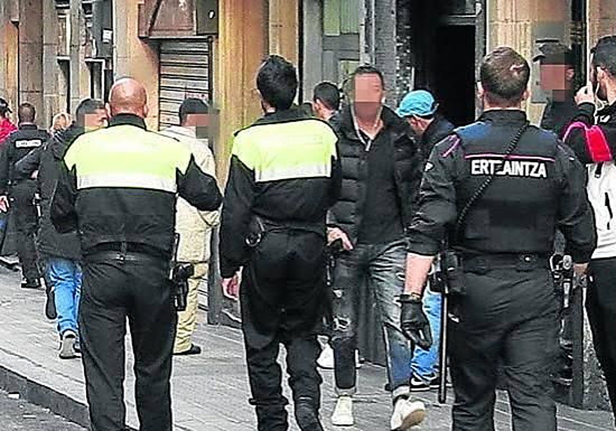 Investigan el secuestro de un hombre al que ataron para robarle en Bilbao