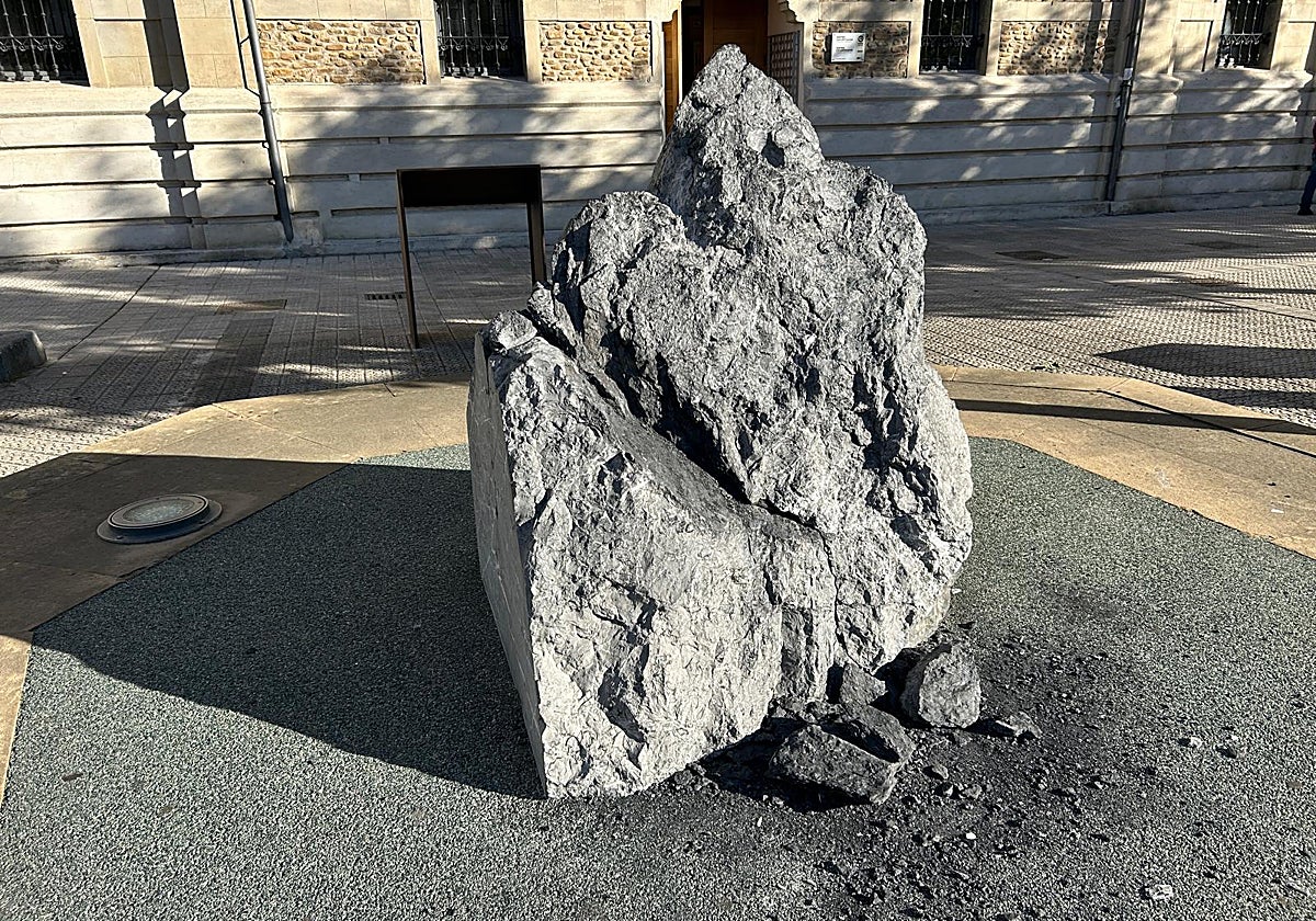 Vandalizan un monolito de Durango en memoria de las víctimas del franquismo