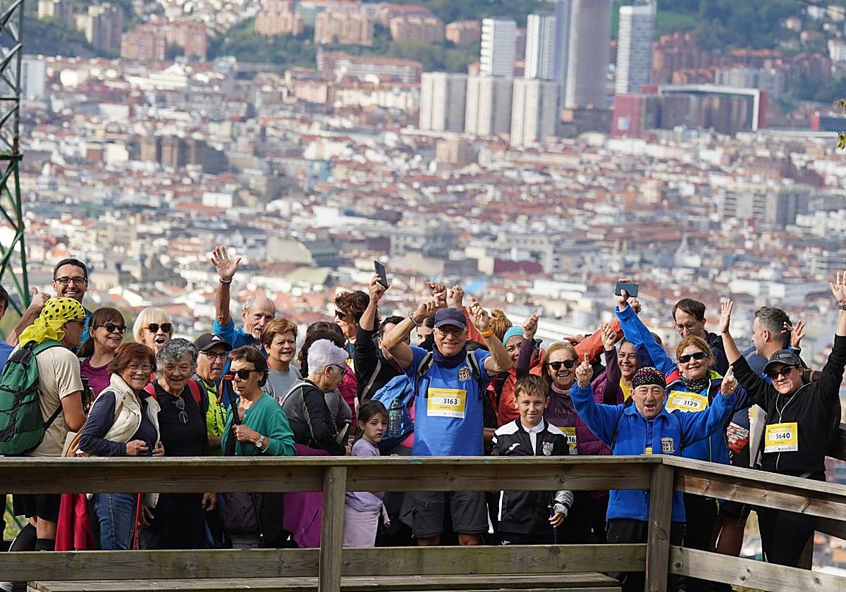 Más de 6.000 mendizales invaden Artxanda por una buena causa