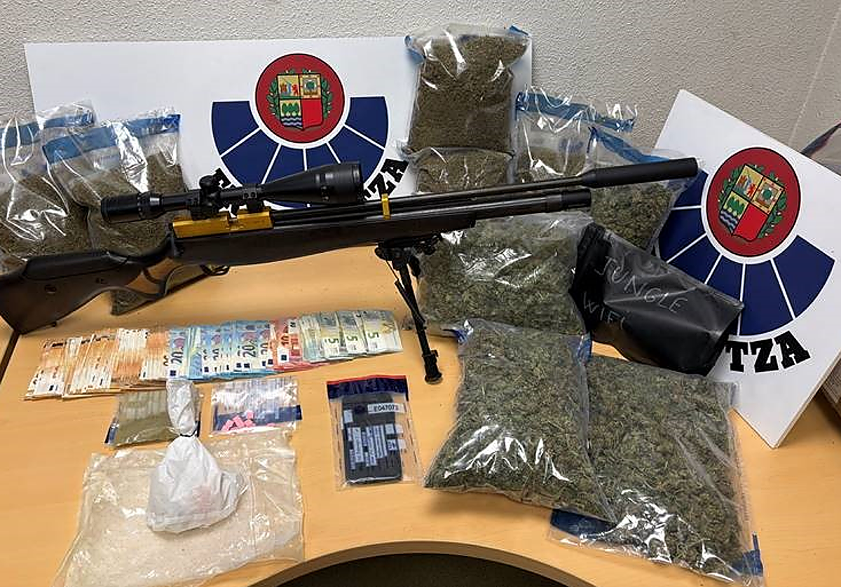 Detenido en Iurreta tras localizar en su huerta varios kilos de marihuana, speed, pastillas rosas, 7.000 euros y cuatro carabinas