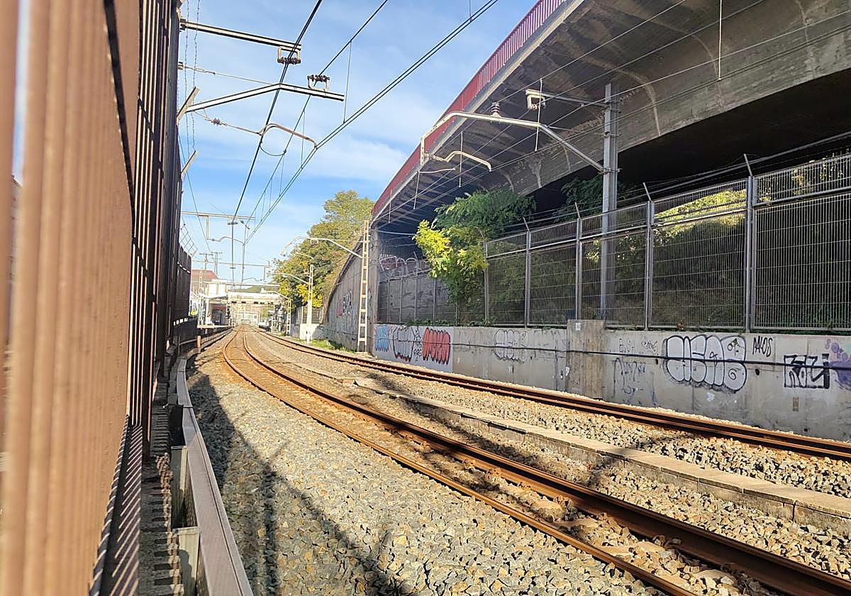 Un hombre fallece tras ser arrollado por el metro en Astrabudua