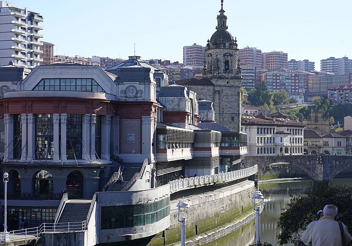 Condenan a siete meses de prisión a un joven por lesionar a cuatro policías municipales en el Mercado de la Ribera