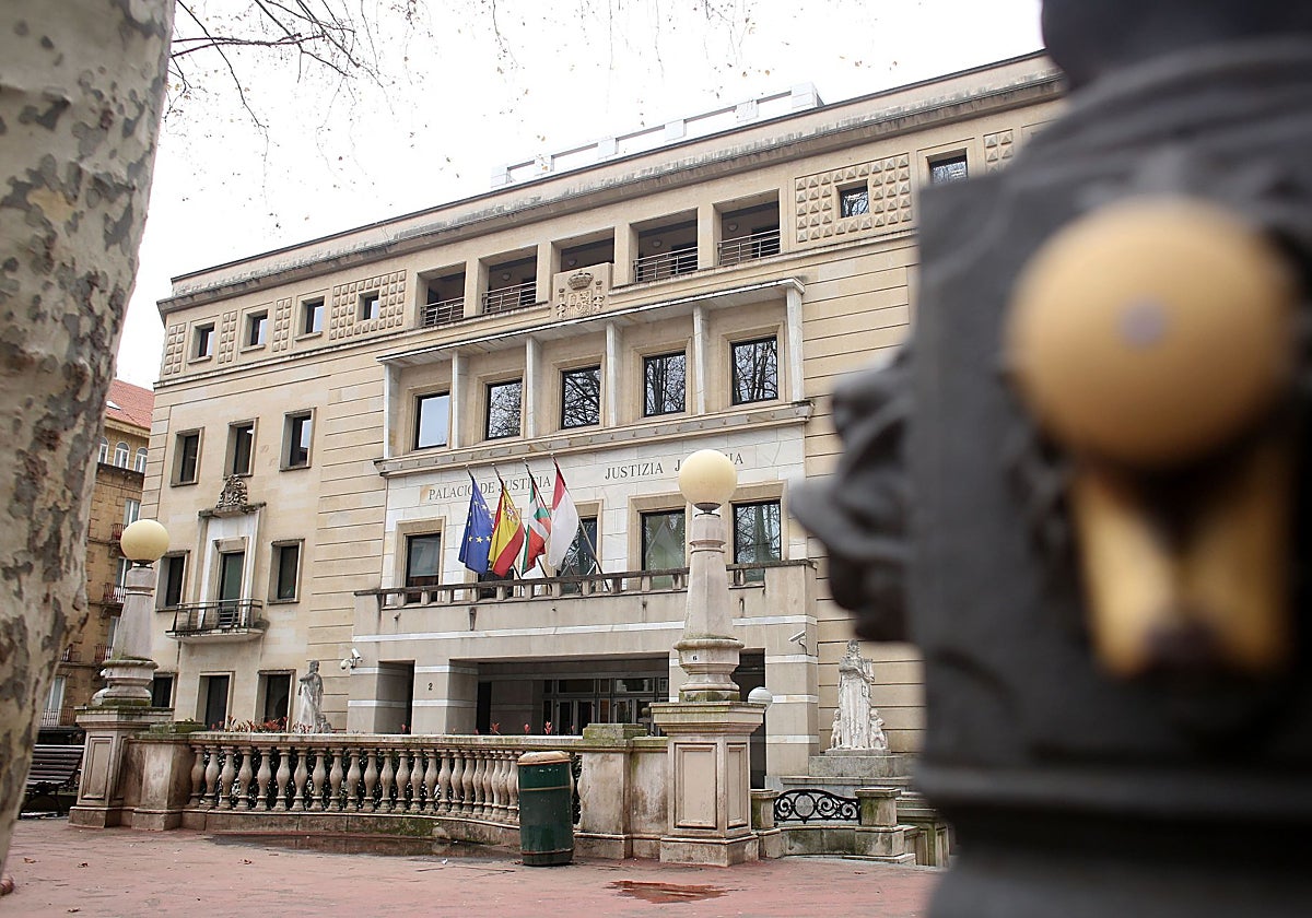 Dos años de cárcel para un vizcaíno por maltratar a su mujer durante casi cuatro décadas