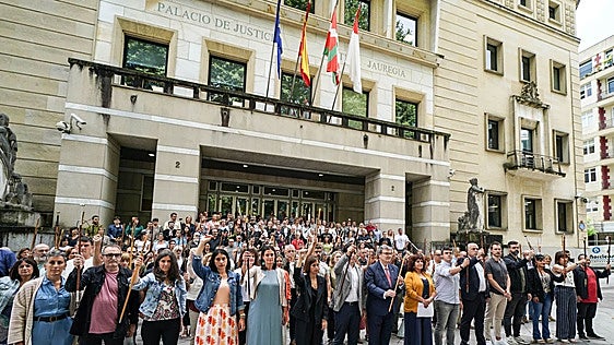 El Constitucional avala la ley vasca que regula los perfiles lingüísticos en la Administración