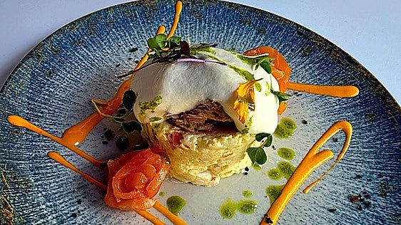 Jamón cortado a cuchillo, marcianitos y platos de temporada