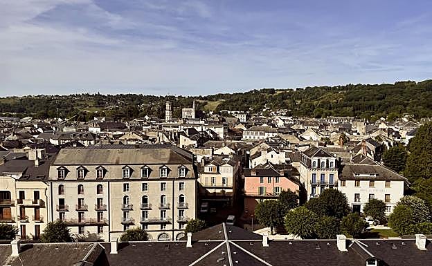 Vista de la ciudad termal de Bagnères-de-Bigorre.