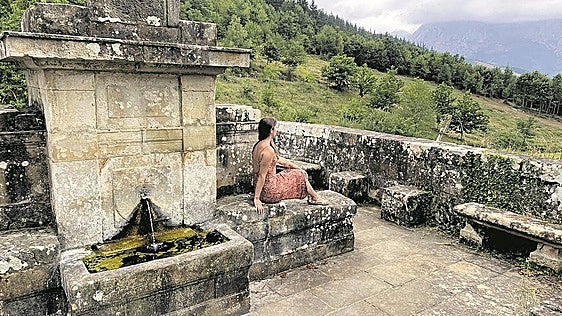 Ruta hasta la fuente del amor oculta entre los montes de Elorrio y con vistas al Anboto