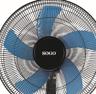 Un práctico ventilador de pie de 16”.