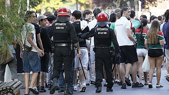 Zupiria eleva una queja al Gobierno central por la «inaceptable» actuación de la Policía Nacional al detener a agresores de los hinchas de La Roja