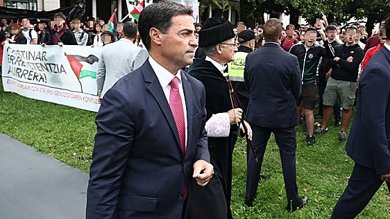 Pradales rompe la tradición y no acudirá al acto de apertura del curso de la EHU