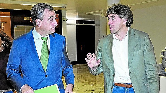 Andueza a Esteban: «Que deje de consumir tertulias de derechas, que se va a contagiar»