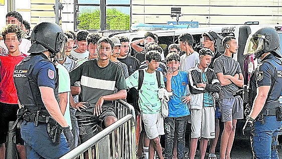 El Gobierno pide a Euskadi «solidaridad» y que acoja a un primer grupo de menores de Ceuta