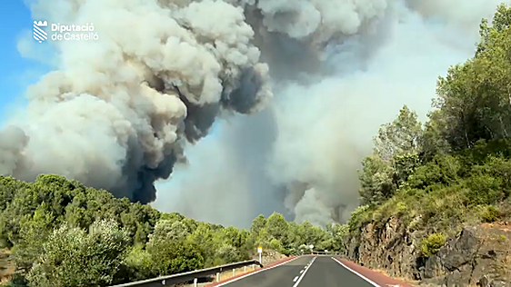 El fuego de Castellón se mantiene muy activo y hay más de 18.000 personas desalojadas