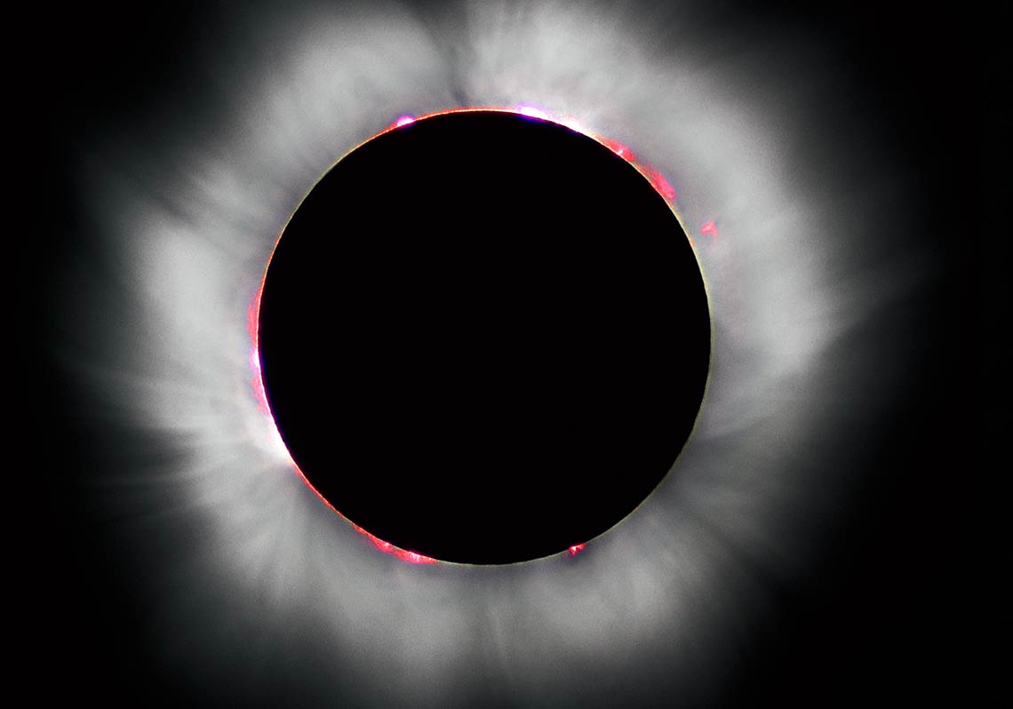 Corona solar con 'streamers'.