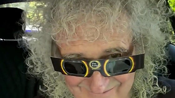 El consejo de Brian May, guitarrista de Queen, para ver el eclipse y su viaje a España: «¡Hurra!»