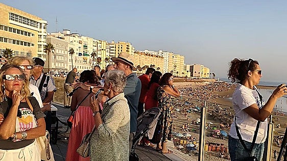 El furor por el eclipse de 2027 satura el mercado hotelero en Cádiz y paraliza las reservas