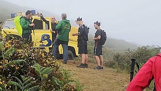 Siete horas de rescate en Asturias: salen por la noche a hacer una ruta y acaban enriscados y sin móvil