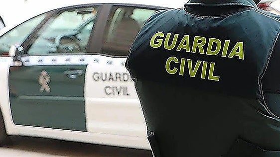 Investigan el hallazgo de dos hombres muertos en plena calle en un pueblo de León