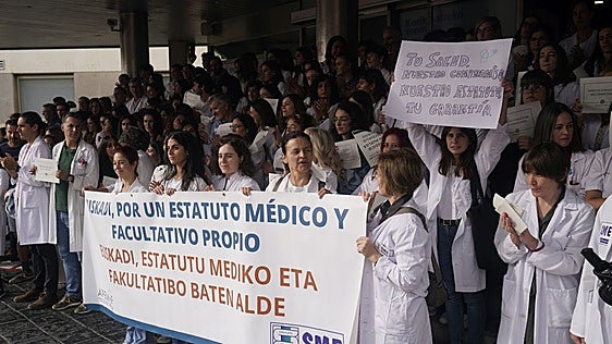 Los médicos de todo el país iniciarán el 28 de octubre una huelga indefinida por un estatuto propio