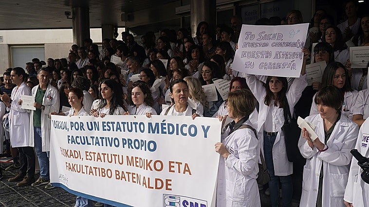Los médicos de todo el país iniciarán el 28 de octubre una huelga indefinida por un estatuto propio