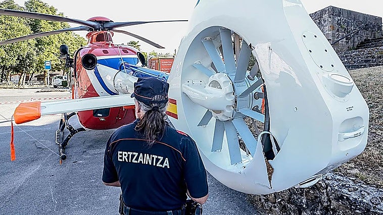 La Ertzaintza ha tenido operativo solo un helicóptero para rescates este verano