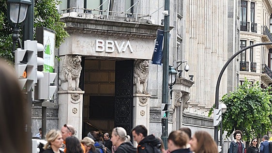 BBVA entra en la batalla por la paga de los adolescentes