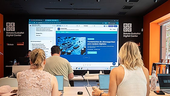 Bizkaia Euskaltel Digital Center ofrecerá 46 talleres tecnológicos este otoño