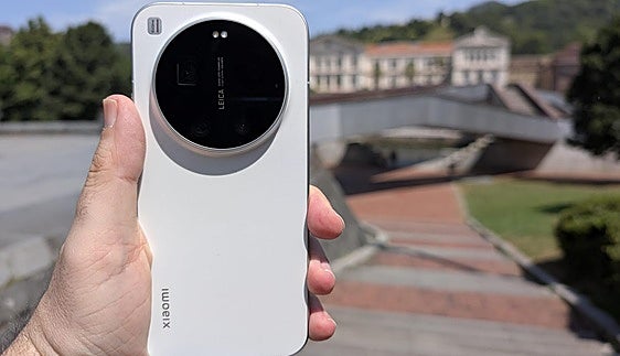 Una cámara de fotos pegada a un móvil: lo mejor y lo peor del Xiaomi 17 Ultra en un vistazo