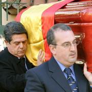 Familiares y amigos se despiden de Loyola de Palacio en la residencia familiar de Vizcaya