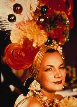 Carmen Miranda, con uno de sus extraordinarios sombreros. / Archivo