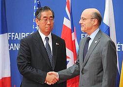 Francia fracasa en su intento de convencer al G8 para intervenir en Libia