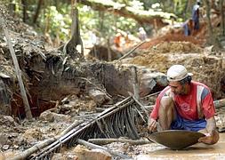 Mineros trabajando en la Amazonía. / Archivo