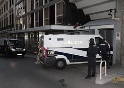 El expresidente de la CEOE llega en un furgón a la Audiencia Nacional. / Foto: Efe | Vídeo: Atlas