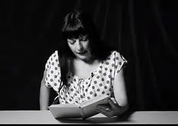 Roser Amills, durante una lectura orgásmica. / YouTube