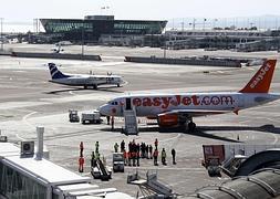 Avión de Easyjet en el aeropuerto de Niza. / Efe
