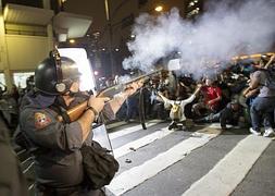 Un grupo de estudiantes es dispersado por la Policía Militar. / Foto: Efe | Vídeo: Atlas