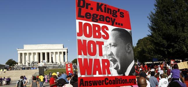 Miles de personas conmemoran en Washington el aniversario del famoso discurso de Luther King. / Kevin Lamarque (Reuters)