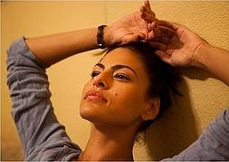 Eva Mendes, en una escena de 'Cruce de caminos'. / R.C.