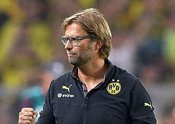 Jurgen Klopp dirigiendo un partido del Borussia Dortmund. / Kevin Kurek (EFE)
