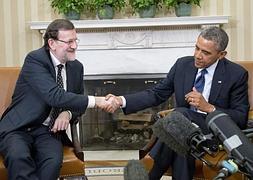 Barack Obama (d), saluda a Mariano Rajoy. / Efe
