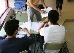 Alumnos de la ESO en unas clases de refuerzo. / Archivo | Ep